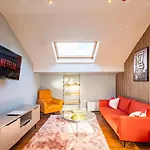 Outstanding Deluxe Hideaway By Avo Apartment